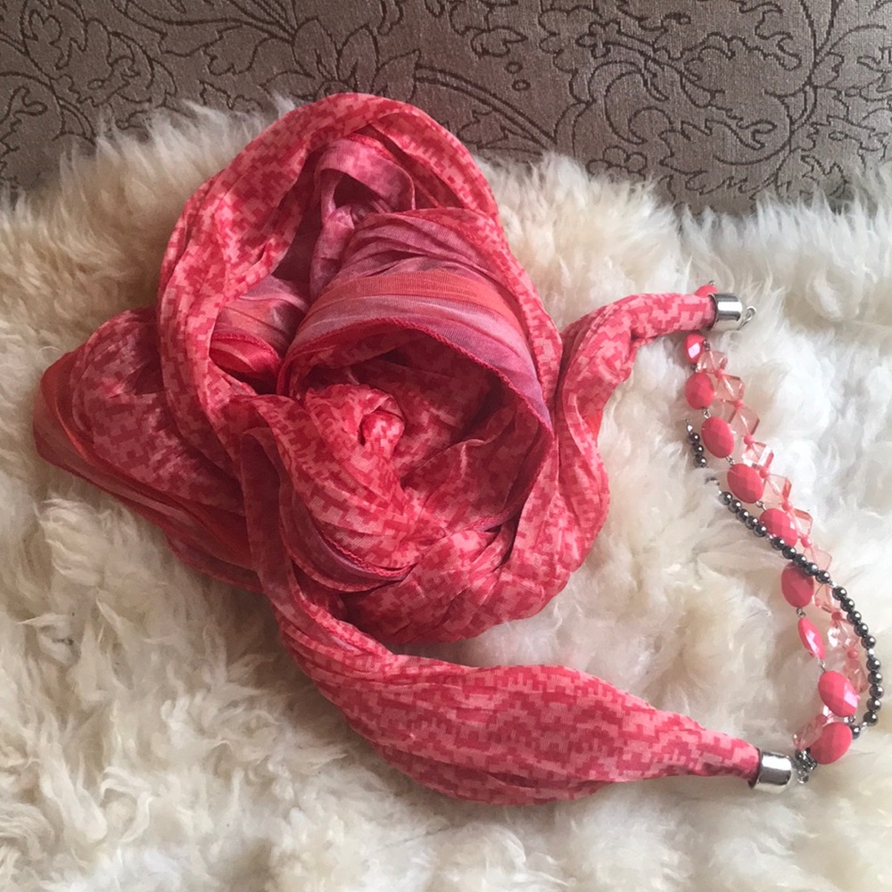 Long scarf with jewels